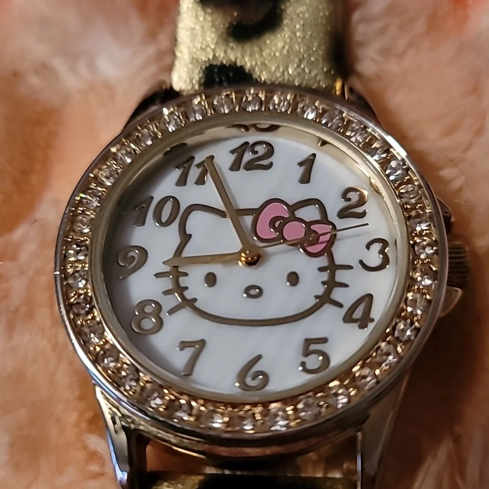 Sanrio Hello Kitty Gold Crystal Studded Bezel Leopard Print Band Textured Face‎